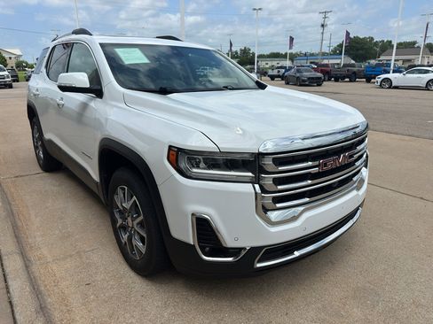 Used 2023 GMC Acadia SLT w/ Technology Package AWD/4WD image 2