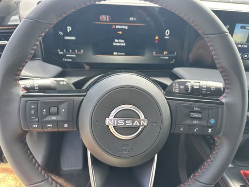 New 2026 Nissan Kicks SR FWD image 17
