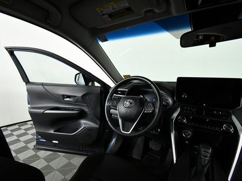Used 2024 Toyota Venza LE image 19