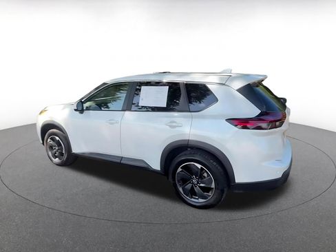 Used 2025 Nissan Rogue SV AWD/4WD image 10