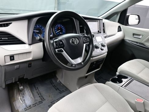 Used 2020 Toyota Sienna LE image 13