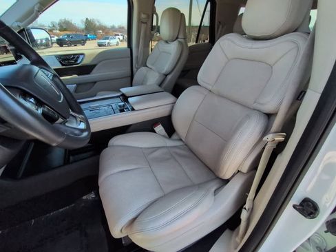 Used 2021 Lincoln Navigator Reserve w/ Luxury Package image 16