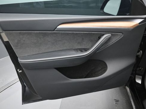 Used 2024 Tesla Model Y Long Range AWD/4WD image 13