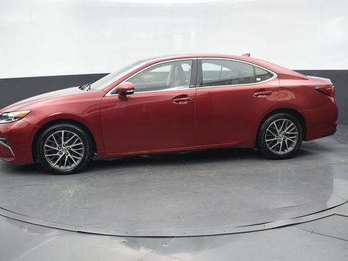 Used 2017 Lexus ES 350 FWD image 2