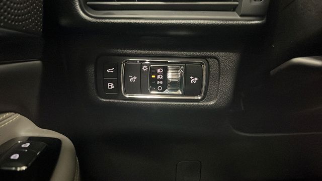 Used 2025 Lincoln Corsair Grand Touring AWD/4WD image 34