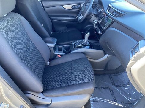 Used 2020 Nissan Rogue Sport S image 9