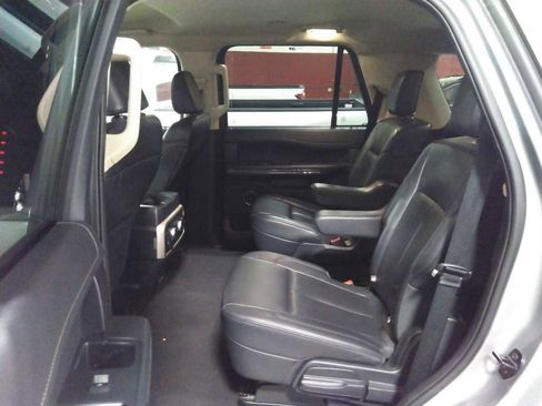Used 2024 Ford Expedition XLT AWD/4WD image 4