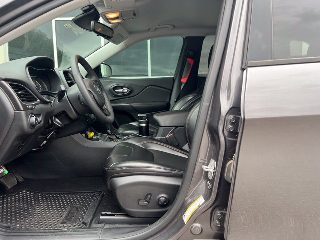 Used 2022 Jeep Cherokee Trailhawk AWD/4WD image 6