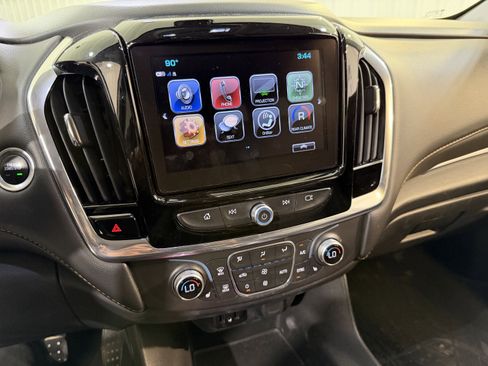 Used 2019 Chevrolet Traverse LT FWD image 18