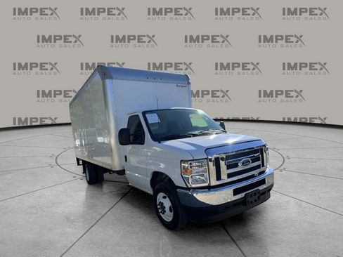 Used 2024 Ford E-450 and Econoline 450 Super Duty w/ Power Windows & Locks Group image 4
