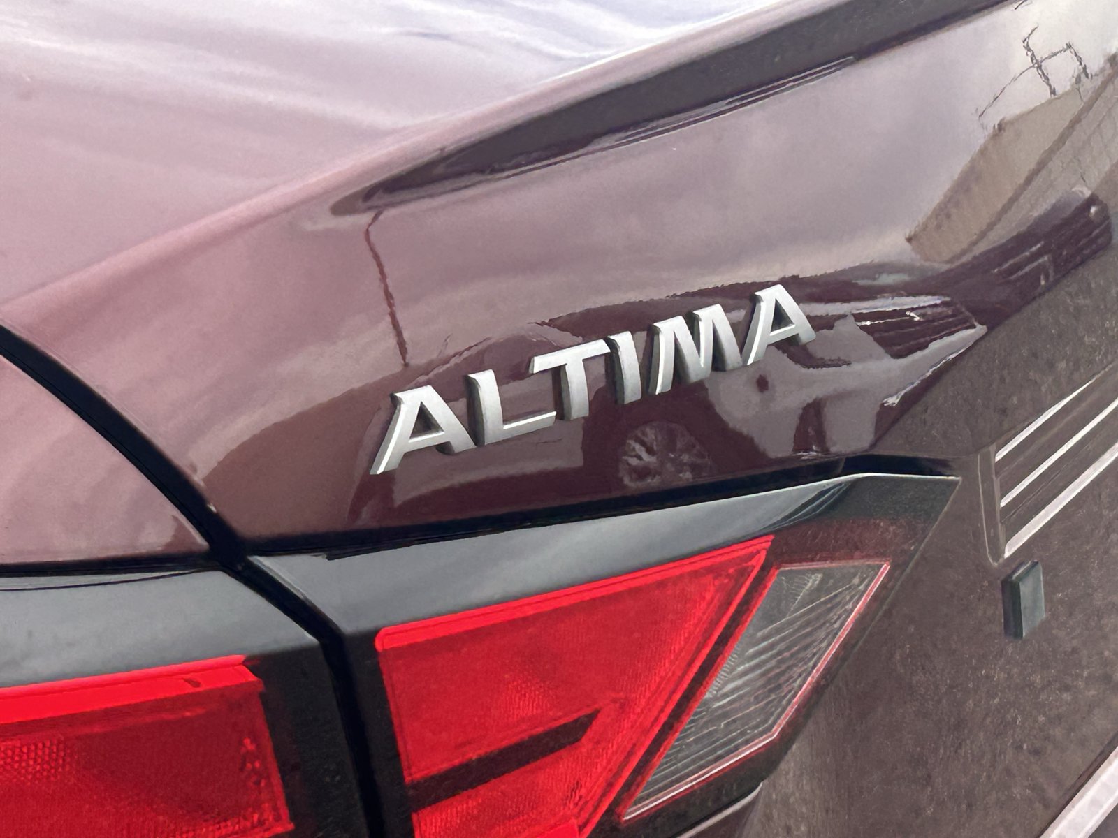Used 2025 Nissan Altima 2.5 SV FWD image 10