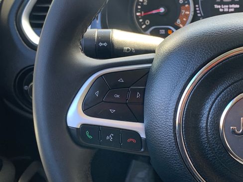 Used 2020 Jeep Renegade Latitude w/ Safety & Security Group II image 21