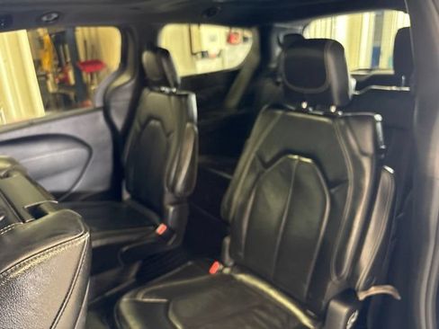 Used 2020 Chrysler Pacifica Touring-L Plus w/ S Appearance Package FWD image 33
