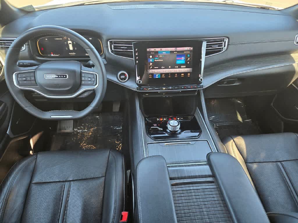 Used 2024 Jeep Wagoneer L Series II w/ Flexible Seating Group AWD/4WD image 9