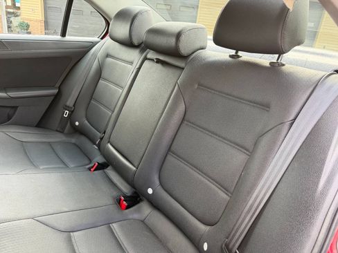 Used 2012 Volkswagen Jetta SE FWD image 28