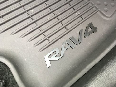 Used 2021 Toyota RAV4 LE FWD image 30