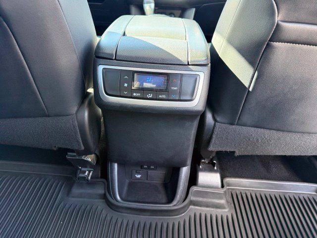 Used 2018 Toyota Highlander XLE AWD/4WD image 30