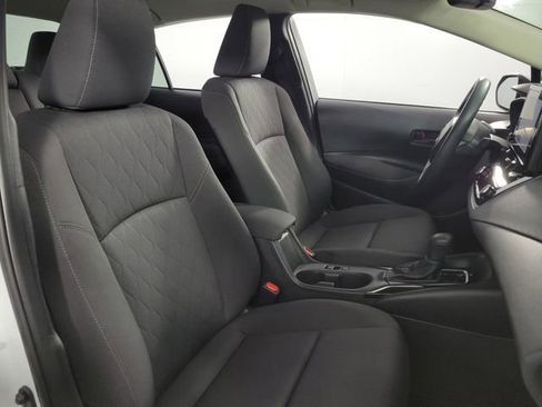 Used 2025 Toyota Corolla LE image 18