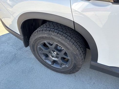 Used 2025 Honda Pilot TrailSport image 12