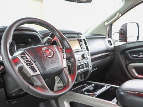 Used 2017 Nissan Titan SV AWD/4WD image 24