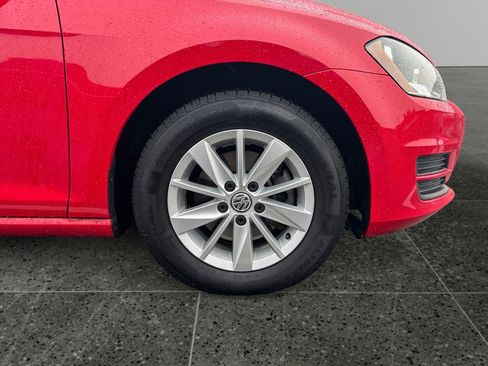 Used 2017 Volkswagen Golf S image 9