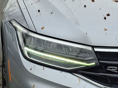 Used 2023 Volkswagen Tiguan SE R-Line image 9