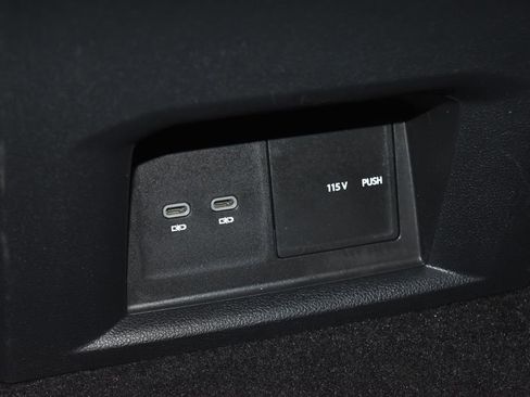 Used 2022 Volkswagen Atlas Cross Sport SEL image 23