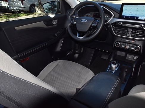 Used 2022 Ford Escape SE w/ SE Sport Appearance Package image 15
