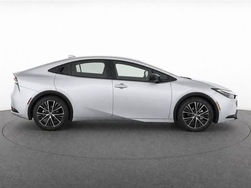 Used 2025 Toyota Prius XLE FWD image 11