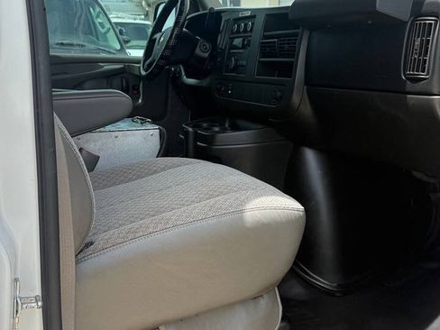 Used 2014 Chevrolet Express 2500 RWD image 42