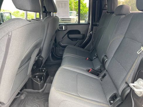 Used 2024 Jeep Gladiator Sport AWD/4WD image 22