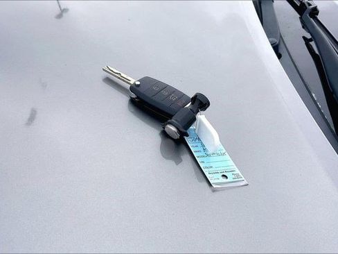 Used 2018 Kia Sorento LX image 12