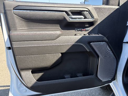 Used 2024 GMC Sierra 1500 AT4X image 28