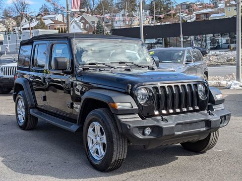 Used 2018 Jeep Wrangler Unlimited Sport S image 4