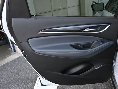 Used 2024 Buick Enclave Premium image 20