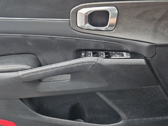 Used 2025 Kia Sorento SX AWD/4WD image 23