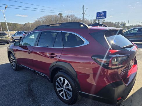 Used 2025 Subaru Outback Premium image 8