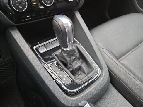 Used 2017 Volkswagen Jetta SEL FWD image 17