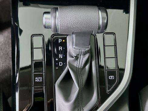 Used 2025 Kia Niro LX image 24