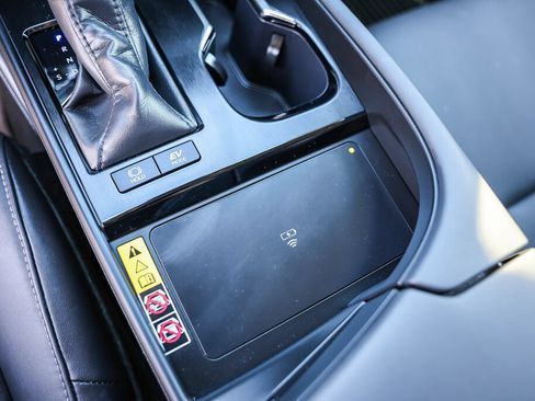 Used 2025 Lexus ES 300h w/ Premium Package FWD image 18