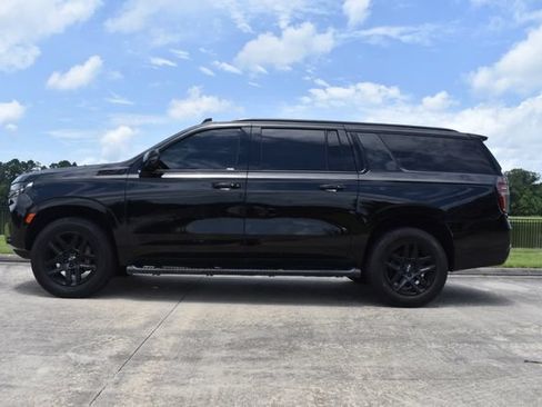 Used 2022 Chevrolet Suburban Z71 w/ Luxury Package AWD/4WD image 3