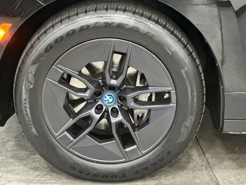 Used 2024 BMW iX xDrive50 w/ Premium Package AWD/4WD image 34