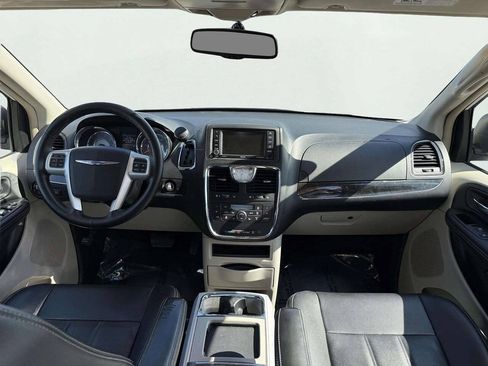 Used 2015 Chrysler Town & Country Touring w/ Driver Convenience Group FWD image 15
