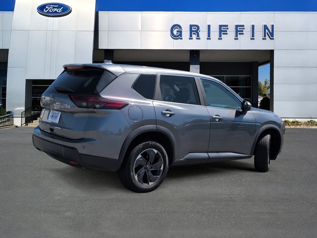 Used 2025 Nissan Rogue SV AWD/4WD image 4
