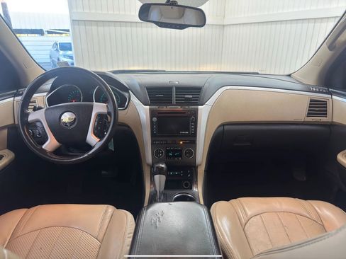 Used 2011 Chevrolet Traverse LTZ image 20