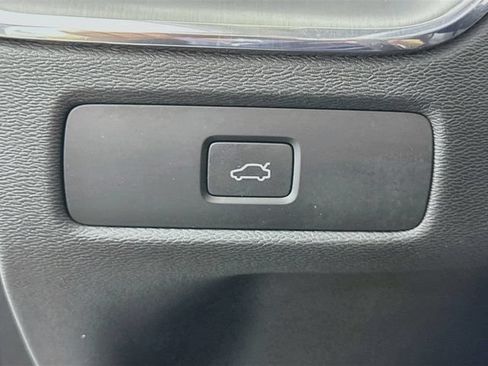 Used 2023 Volvo XC60 B5 Core AWD/4WD image 10