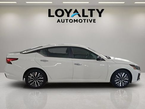 Used 2025 Nissan Altima 2.5 SV FWD image 6