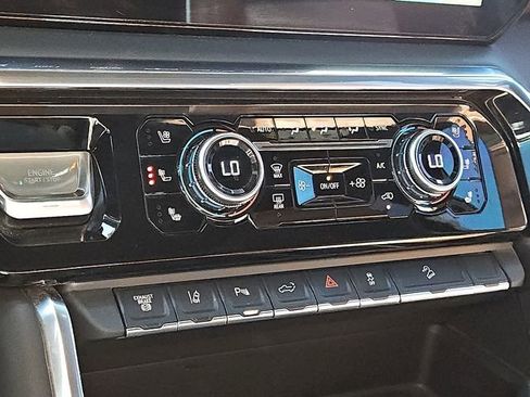 Used 2025 GMC Sierra 2500 Denali Ultimate image 17