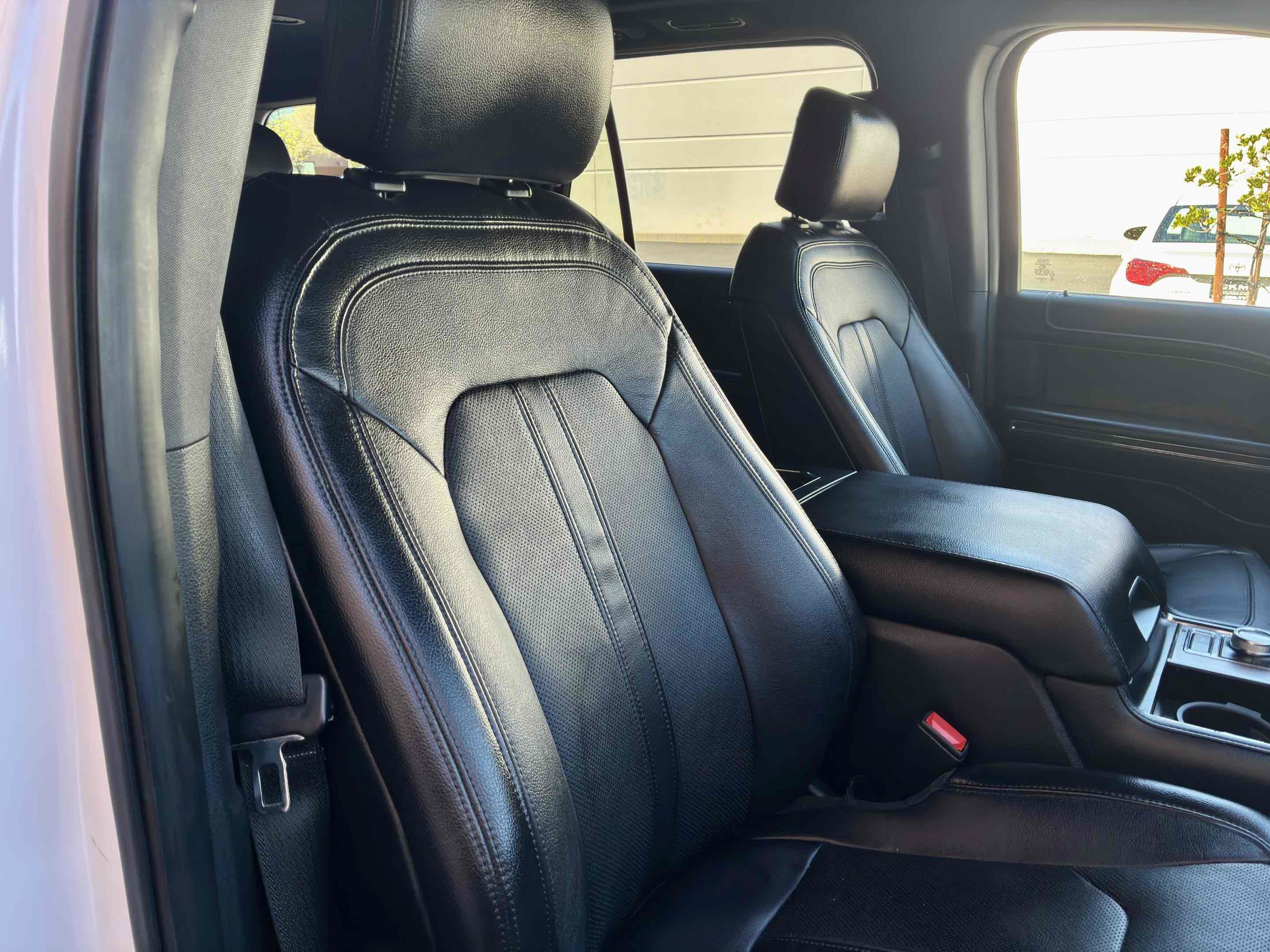 Used 2019 Ford Expedition Limited w/ Equipment Group 301A AWD/4WD image 38