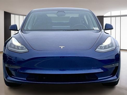 Used 2023 Tesla Model 3 Standard Range image 2